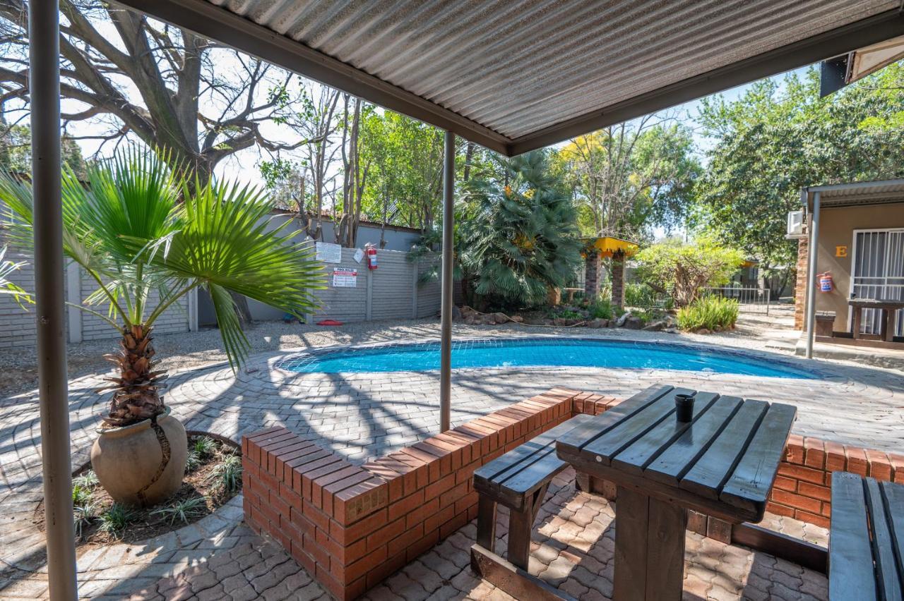 Cosy Cottages Guesthouse Potchefstroom Exterior foto