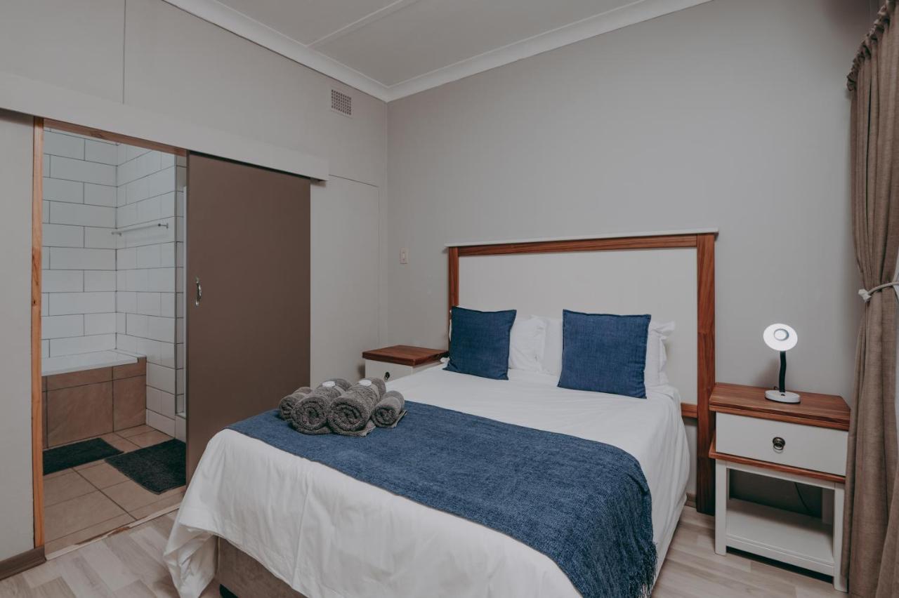 Cosy Cottages Guesthouse Potchefstroom Exterior foto