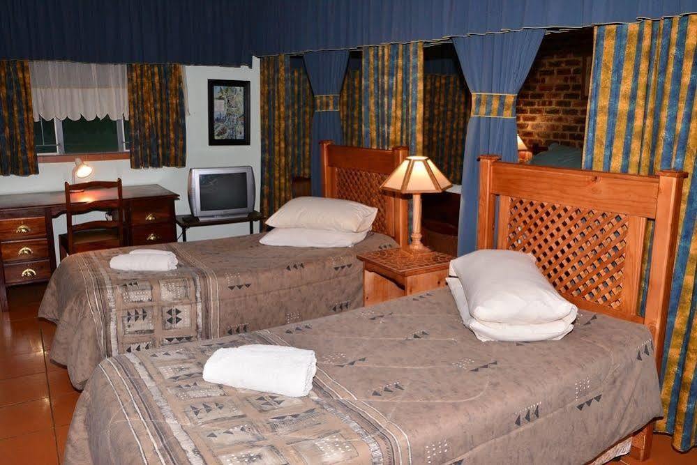 Cosy Cottages Guesthouse Potchefstroom Exterior foto